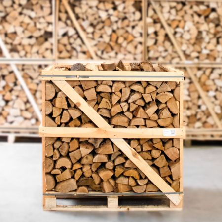 Half pallet of kiln-dried split oak firewood 25cm