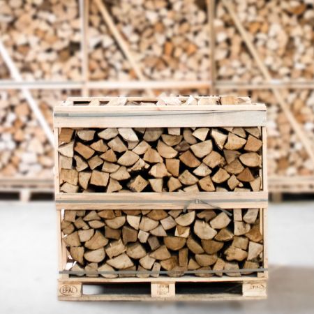 Half pallet kiln-dried split hornbeam firewood 25cm