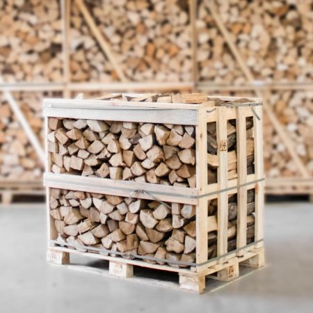 Half pallet kiln-dried split hornbeam firewood 25cm