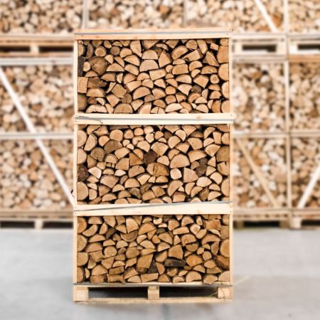 pallet of kiln-dried split oak firewood 25cm